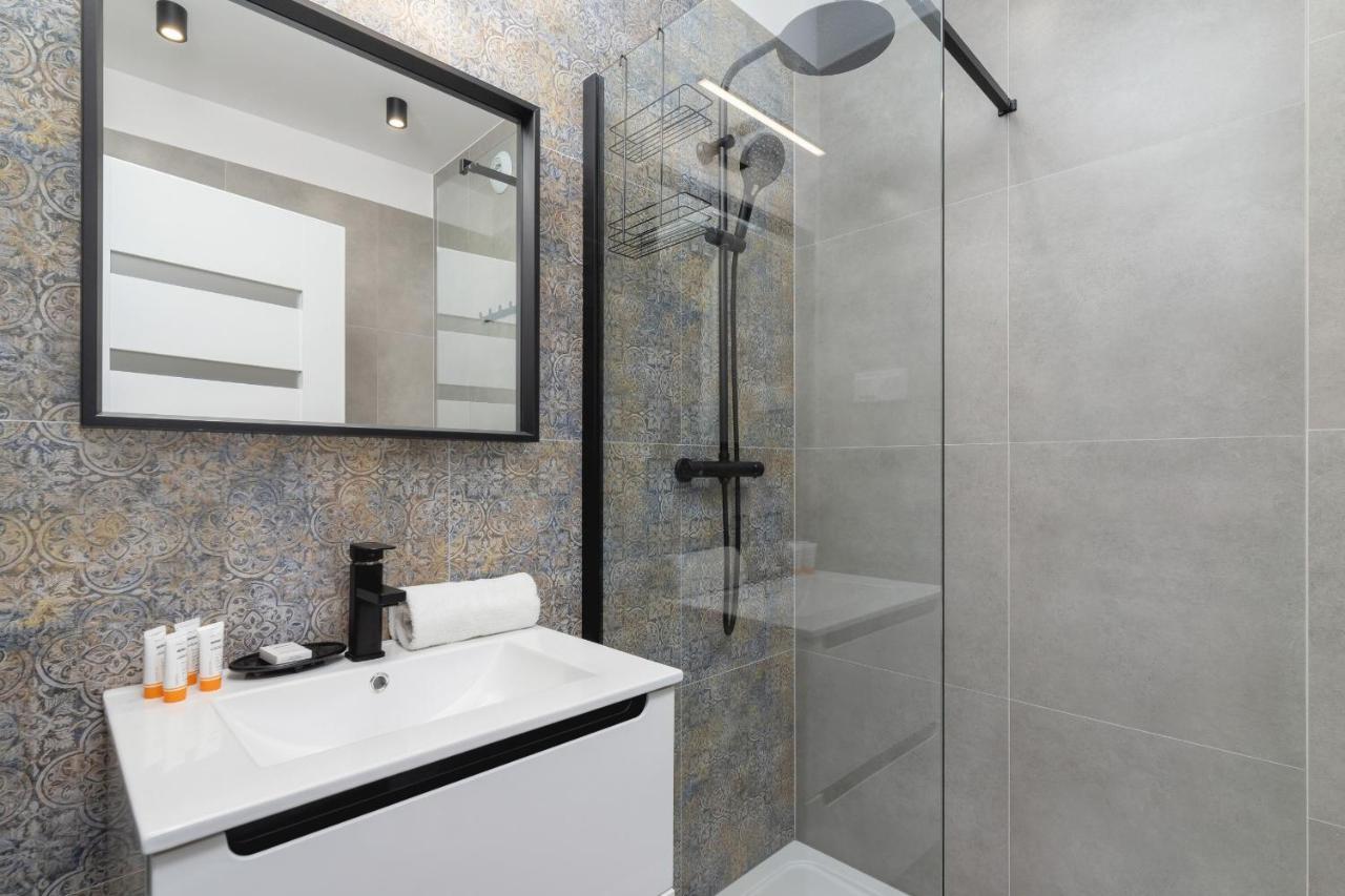 Modern Studio Cracow Rakowicka 14 By Noclegi Renters Krakow Bagian luar foto